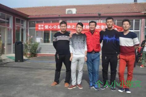 向雷锋学习,做一名光荣的志愿者 向雷锋学习,做一名光荣的志愿者