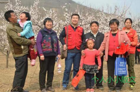 向雷锋学习,做一名光荣的志愿者 向雷锋学习,做一名光荣的志愿者